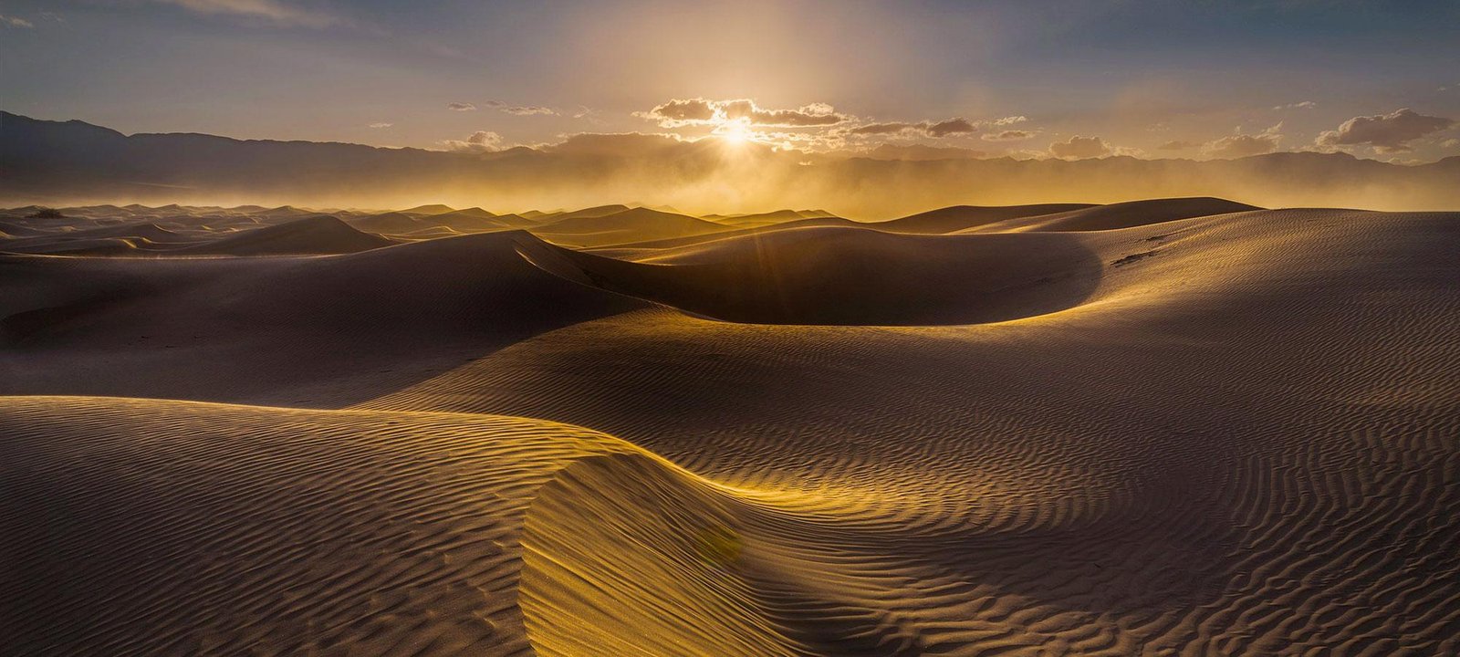 From Marrakech: 2-Day Zagora Desert Tour Camel & Luxury Camp
